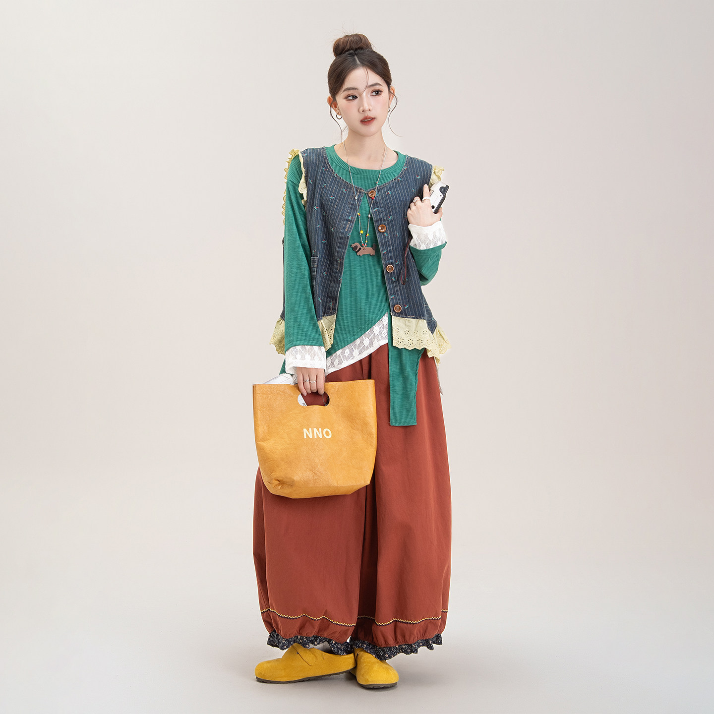 草绿色不规则蕾丝拼接T恤女春季新款叠穿马甲背心灯笼阔腿裤套装,淘宝优惠券,粉丝福利购,淘宝优惠卷