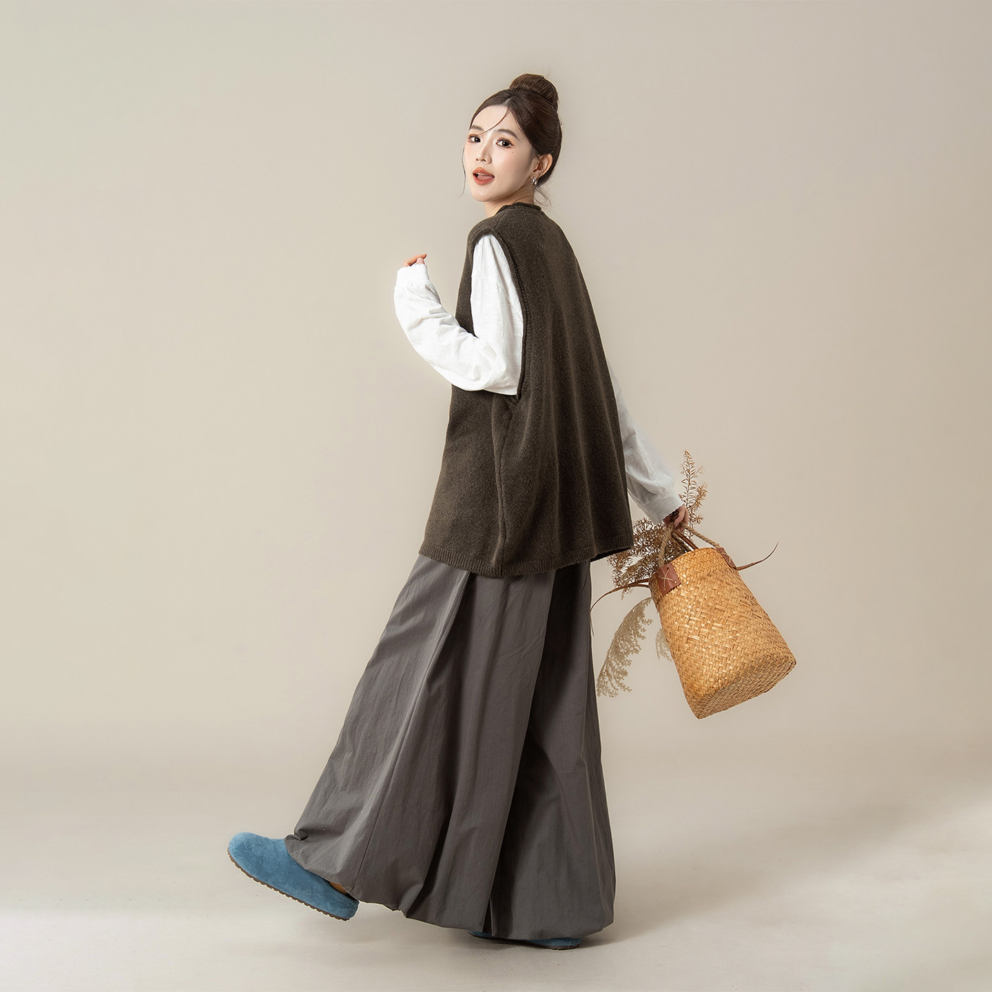 日系文艺复古卡通蘑菇针织马甲女春秋新款叠穿T恤花苞阔腿裤套装,淘宝优惠券,粉丝福利购,淘宝优惠卷