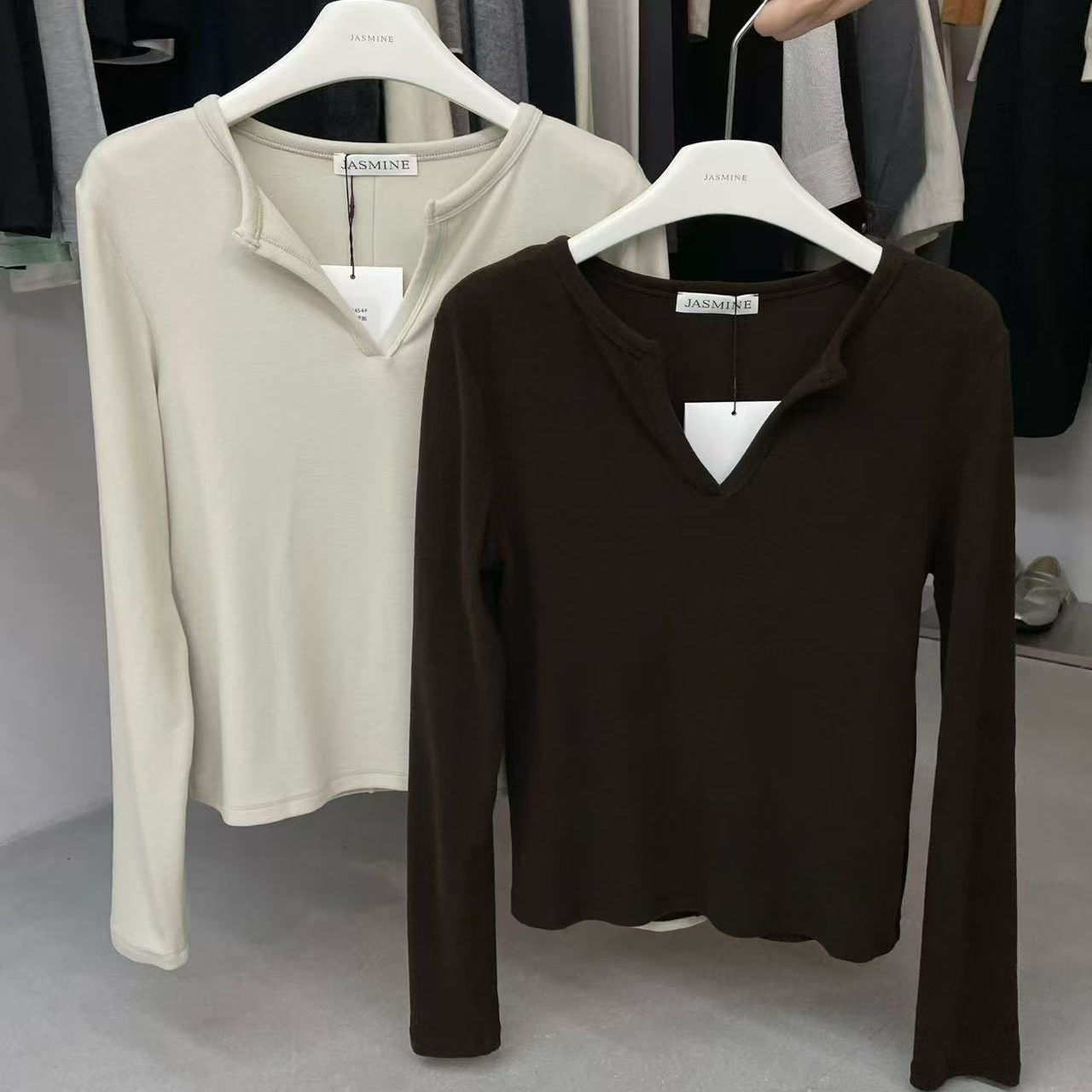 JASMINE2025秋冬新款简约百搭纯色V领加厚磨毛长袖T恤打底衫3454 - 图1