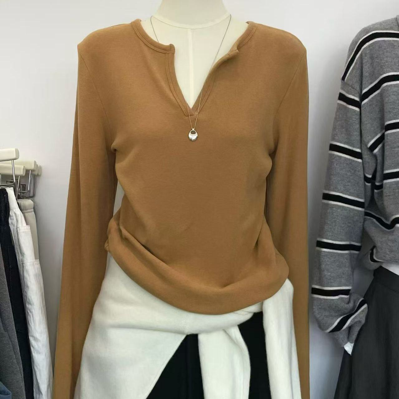 JASMINE2025秋冬新款简约百搭纯色V领加厚磨毛长袖T恤打底衫3454 - 图3