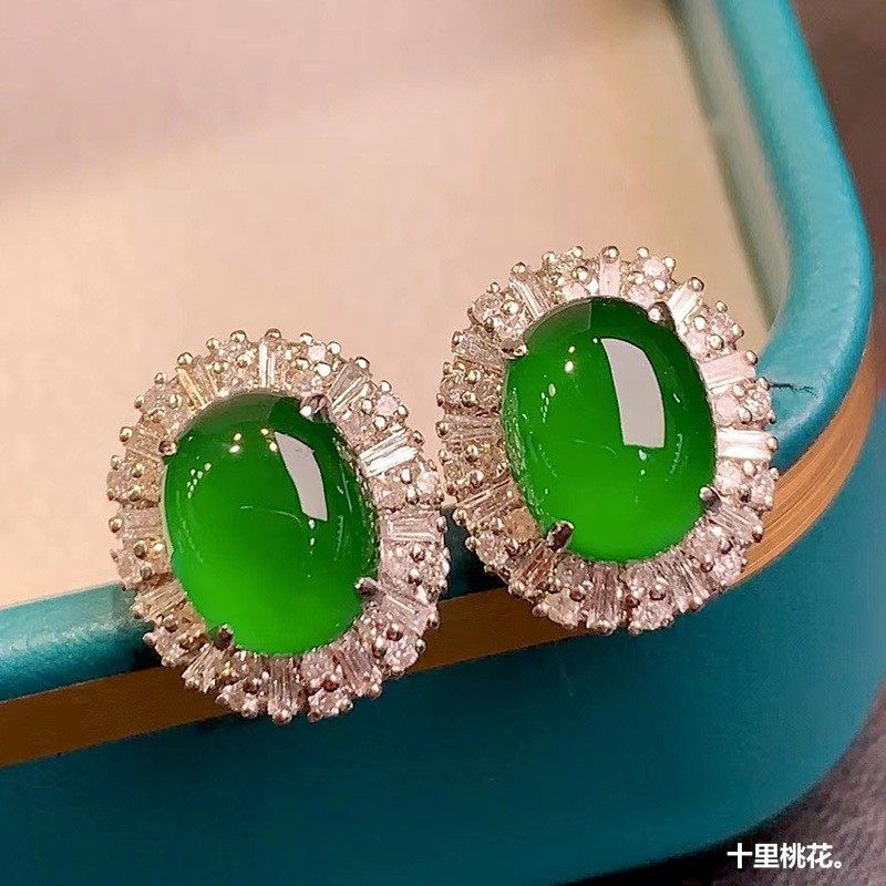 本命年天然缅甸老坑翡翠高冰种满绿蛋面18k金镶嵌翡翠耳针女士款,淘宝优惠券,粉丝福利购,淘宝优惠卷
