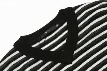 H206 ເຄື່ອງນຸ່ງຜູ້ຊາຍທີ່ແທ້ຈິງ / ເຄື່ອງນຸ່ງດູໃບໄມ້ລົ່ນຄົນອັບເດດ: ຄົນອັບເດດ: ຄົນອັບເດດ: ບາດເຈັບແລະຜູ້ຊາຍ striped ບາງໆ V-neck cardigan