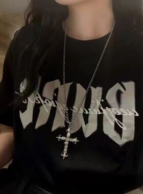 嘻哈镶钻十字架吊坠项链女款甜酷辣妹风高级感锁骨链气质百搭颈链