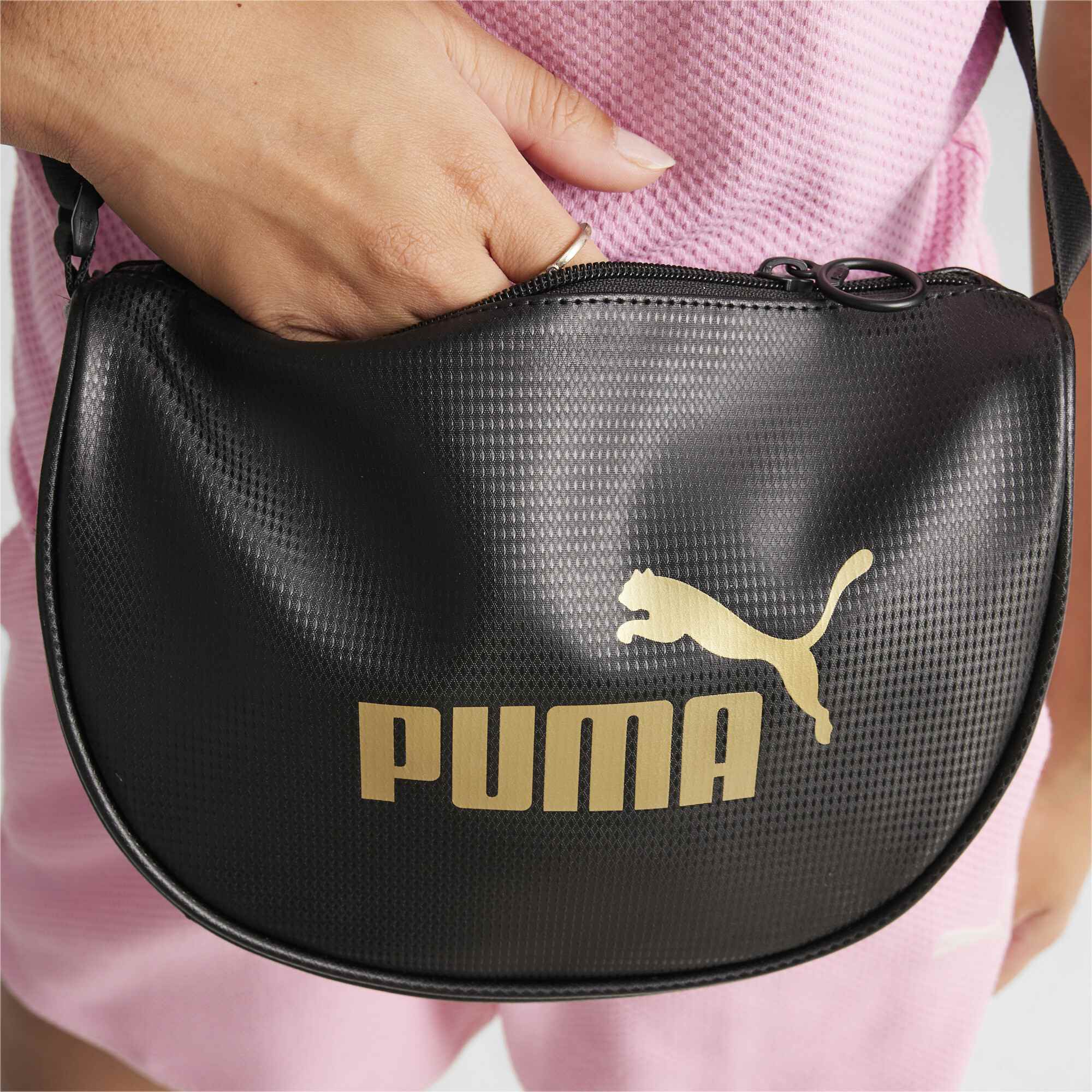 【CNY】PUMA彪马 女子复古休闲半月包肩包 HALF MOON BAG 090282 - 图1