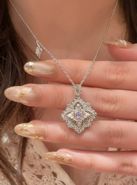 Young法式复古幻彩人鱼姬拉丝布布风四叶草项链轻奢幻彩钻女吊坠