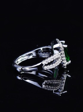 新款镶嵌仿祖母绿方形公主戒指