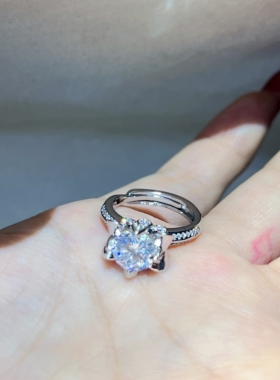 Young闪亮高级感八心八箭鸢尾花戒指轻奢璀璨微镶锆石婚礼钻戒女