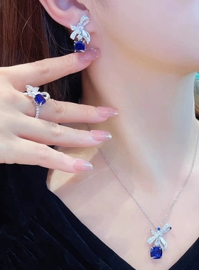 Young轻奢超仙蝴蝶吊坠项链镶仿真皇家蓝宝石蓝钻耳钉彩宝套装女