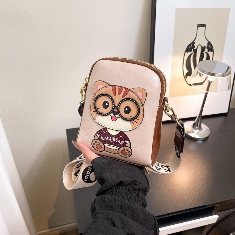 2025新款时尚百搭单肩斜挎包女简约休闲小方包高级感卡通小熊包包 - 图0