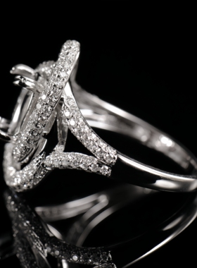 于凡珠宝 18K金钻戒椭圆形6*8镶嵌钻石女士戒指空托指环定制