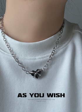 个性黑色爱心吊坠项链