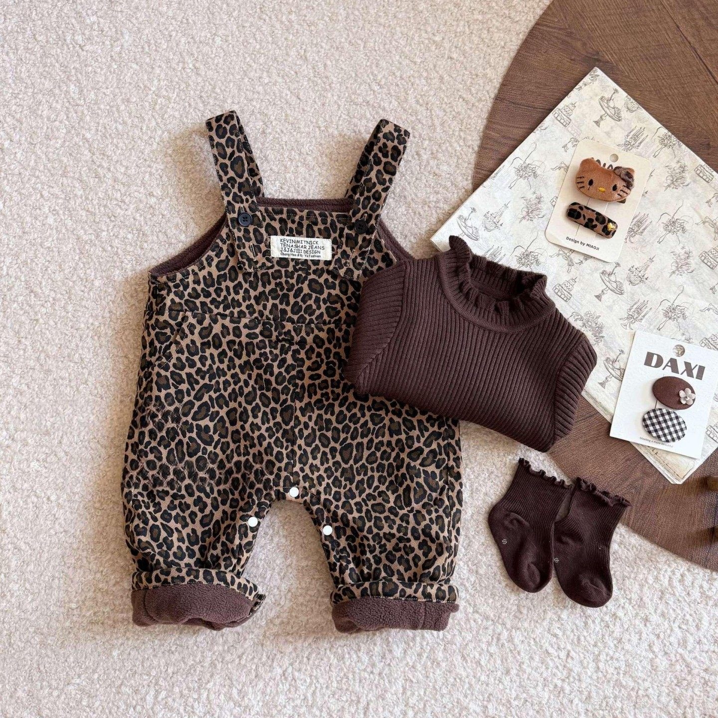 婴幼儿秋冬新款套装男女童韩版豹纹加绒背带裤针织衫两件套外出服,淘宝优惠券,粉丝福利购,淘宝优惠卷