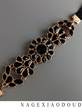 K66渠道货源少量库存黑色仿珠宝宫廷复古度假风手链镶嵌花朵时尚