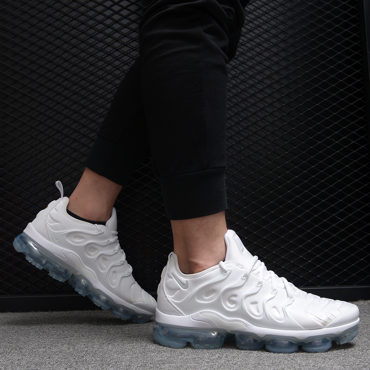 Nike/耐克正品AIR VAPORMAX PLUS黑武士男子气垫运动休闲鞋924453 - 图1