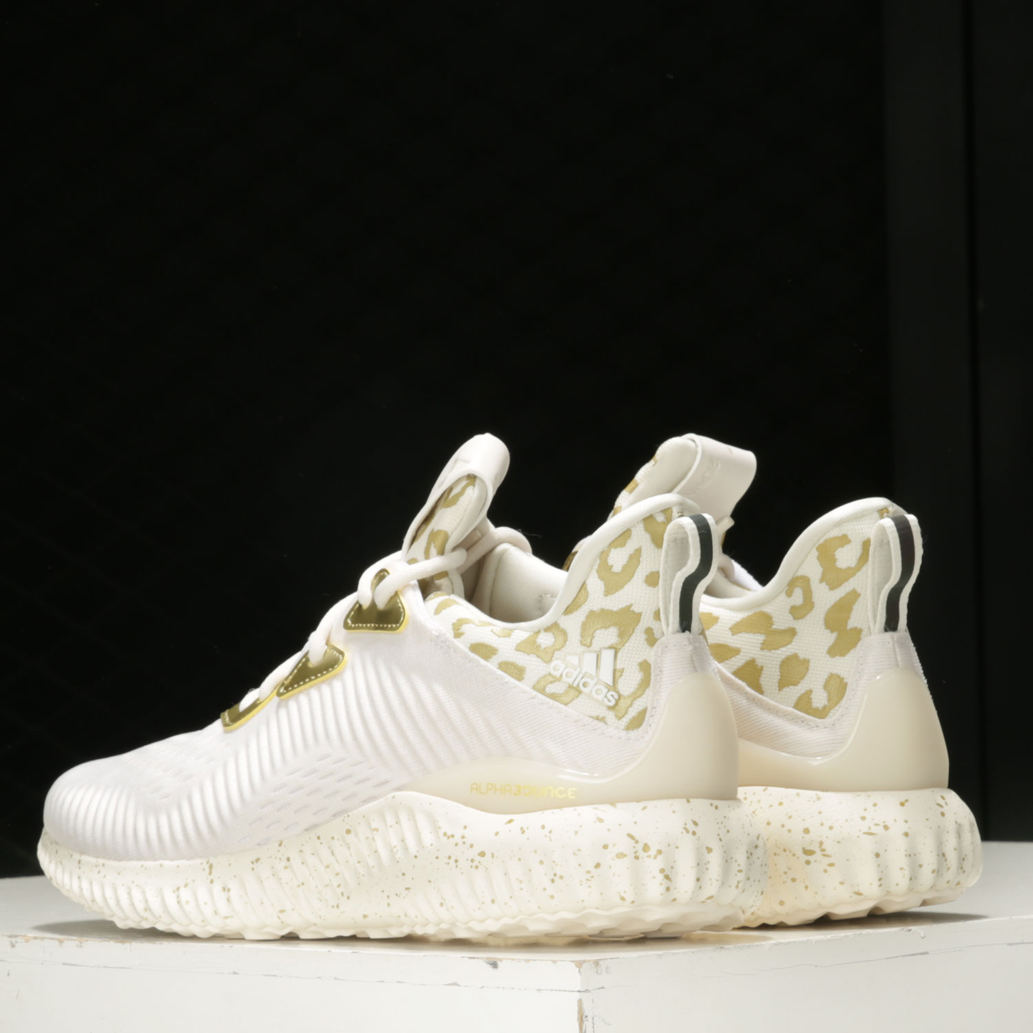 Adidas/阿迪达斯官方正品 ALPHABOUNCE 男女缓震跑步运动鞋FW1237 - 图1