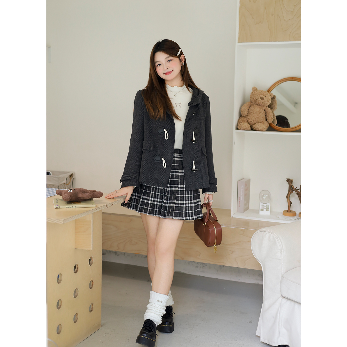 DM100大码百分百女装微胖mm冬季减龄牛角扣短外套格纹百褶裙套装 - 图1