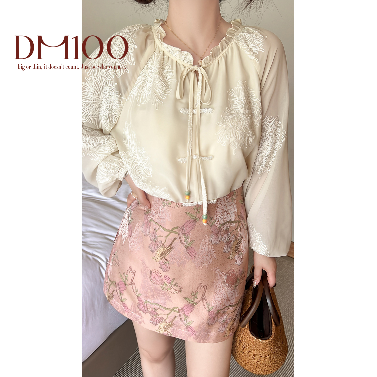 DM100大码百分百2025春新款女装显瘦国风新中式刺绣上衣半裙套装 - 图2