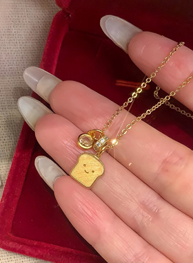 镀K金拉丝方糖可爱微笑面包吊坠新款百搭锁骨链轻奢级感