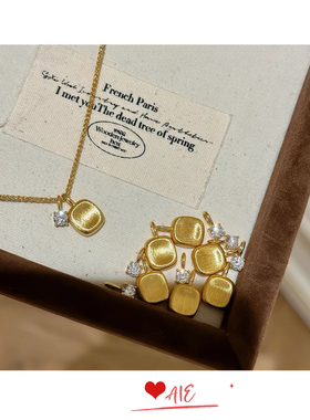 镀K金拉丝小方糖项链女轻奢小众设计甜美镀金色轻奢锁骨链精致