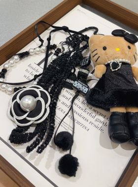 高级感小香风黑色裙子kitty公仔包包挂件经典山茶花手作饰品百搭