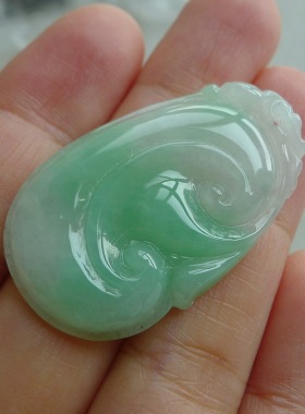 冰糯种果绿翡翠绿如意 天然A货 玉石吊坠鉴定