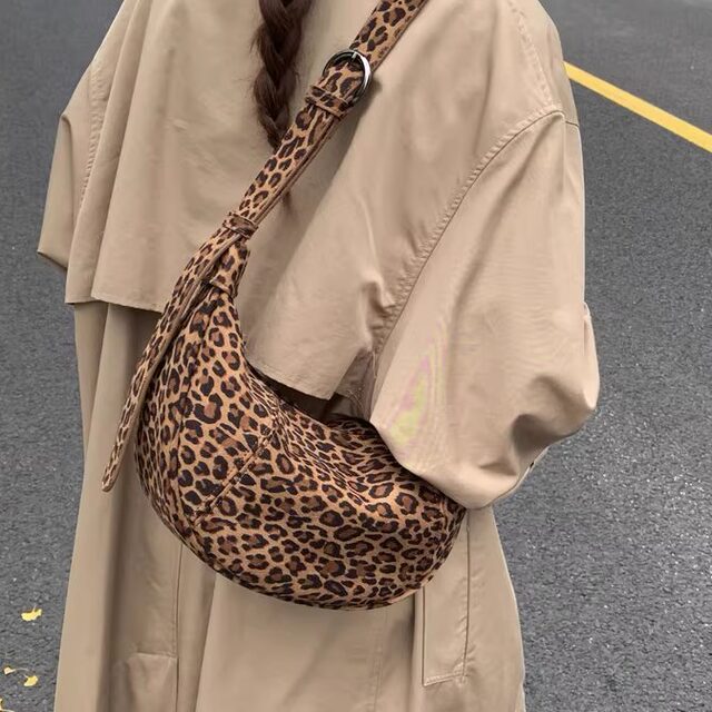 Bag women's crossbody bag 2025 new autumn and winter style large capacity niche design high-end retro single shoulder dumpling bag