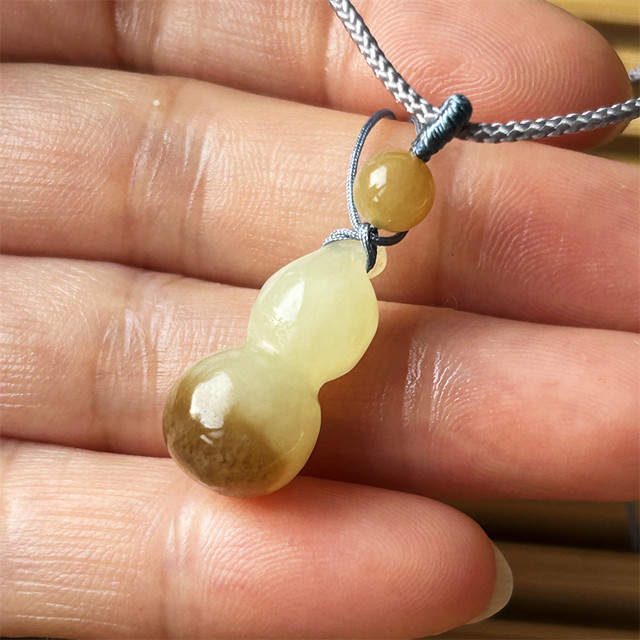 Natural yellow and white old jade pendant gourd clavicle pendant original real shot Xiuyan old topaz Hetian jade gourd pendant