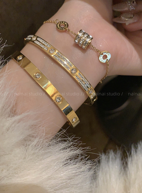 钛钢不掉色！高级感轻奢母贝小众设计手镯手饰气质字母镶钻手链女