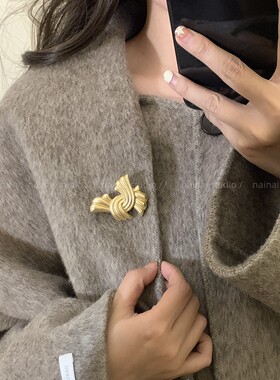 中古宫廷风胸针~哑光磨砂复古高级感珍珠大衣别针外套胸花配饰女