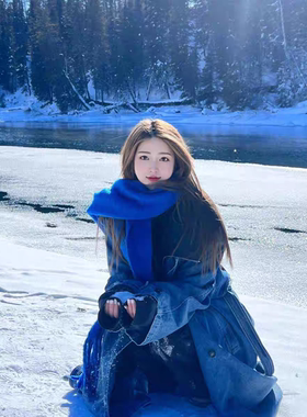 克莱因蓝色围巾女冬季韩系氛围高级感保暖哈尔滨雪天穿搭披肩围脖