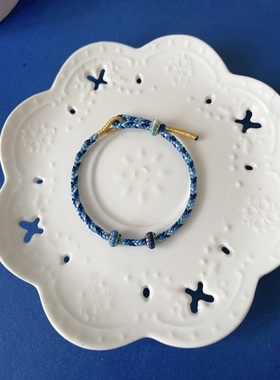 端午节宝宝编织手绳粽子