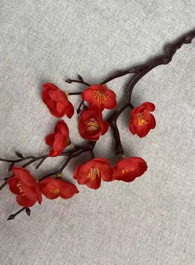 梅花跳舞装饰搭配中式婚庆仿真