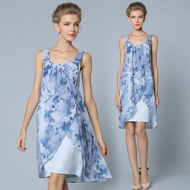 Thousands of styles of European and American style sleeveless vests and little black skirts