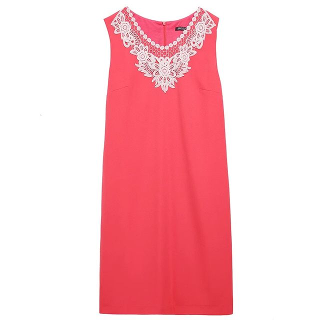 Thousands of styles of European and American style sleeveless vests and little black skirts