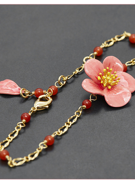 淡雅文艺珐琅彩釉红腊梅花瓣手链