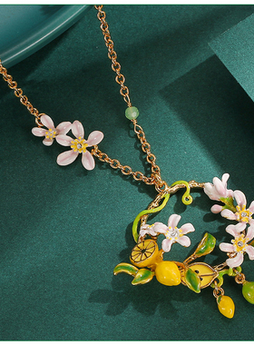 珐琅彩釉白色花柠檬花环短款项链