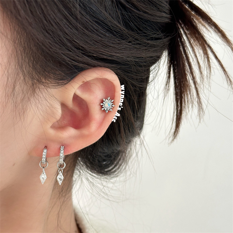 WYNNE’S菱形风筝耳圈水滴七彩雪花耳钉气质百搭耳环多耳洞气质款 - 图2