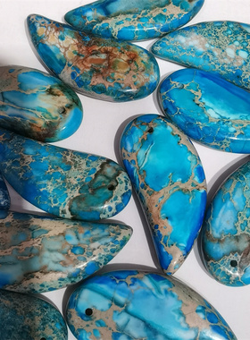 天然多彩玉石帝皇松水滴形吊坠