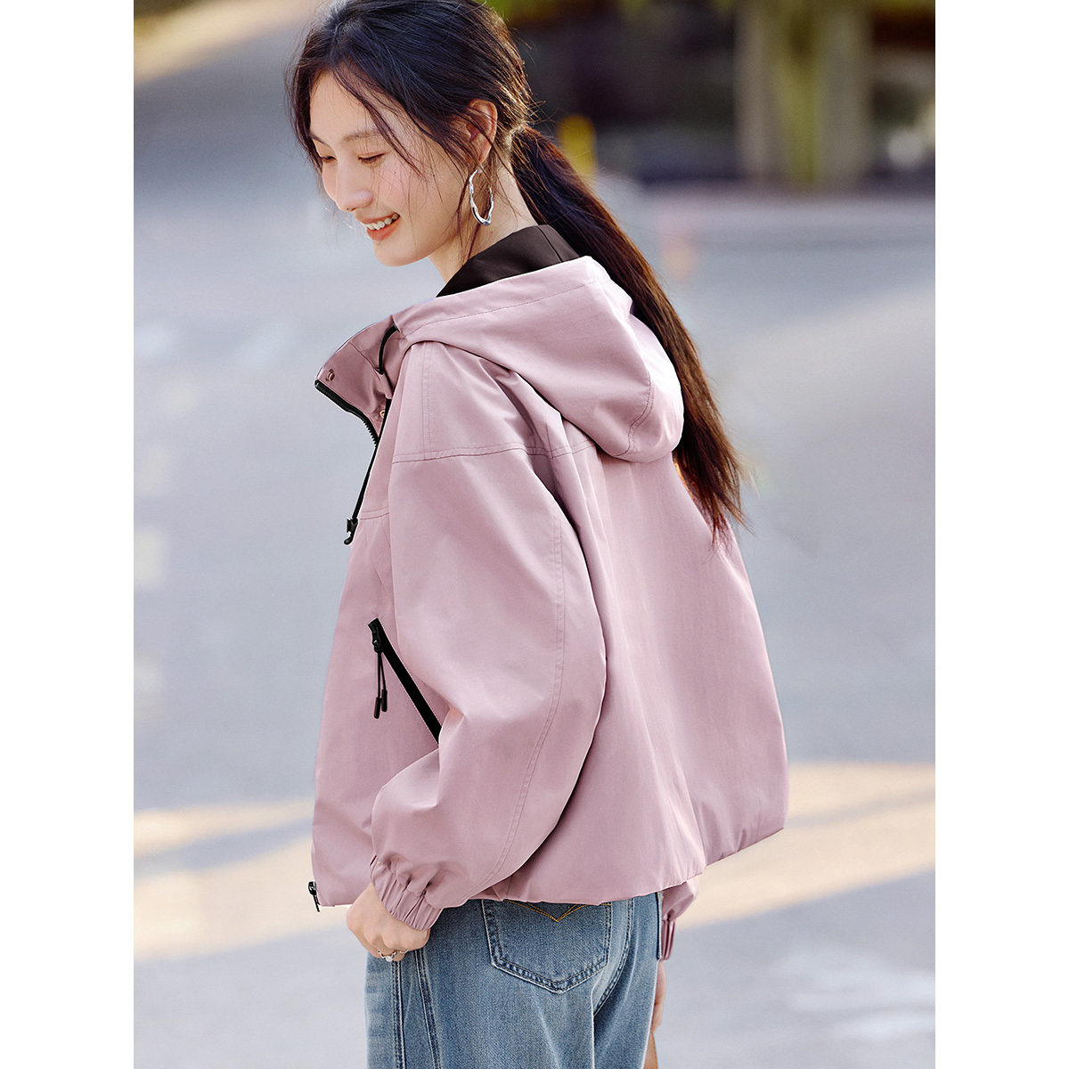 XWI欣未轻户外休闲风粉色连帽外套女2026春季旅游登山防水冲锋衣,淘宝优惠券,粉丝福利购,淘宝优惠卷