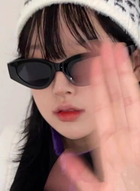 男女款可爱风简约黑色原宿小框