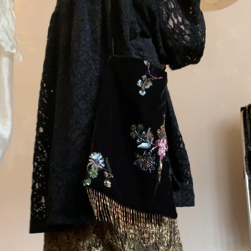 黑色丝绒刺绣单肩包女2026秋冬新款新中式复古百搭流苏小方包女包,淘宝优惠券,粉丝福利购,淘宝优惠卷