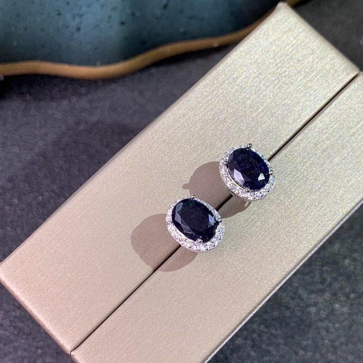 特惠新款天然蓝宝石耳钉925银镀白金精工镶嵌简约6*8Mm克拉耳钉,淘宝优惠券,粉丝福利购,淘宝优惠卷