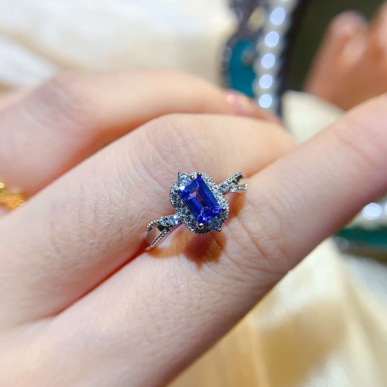New natural tanzanite ring 925 silver gold plated main stone square 4*6mm fashionable and versatile living ring