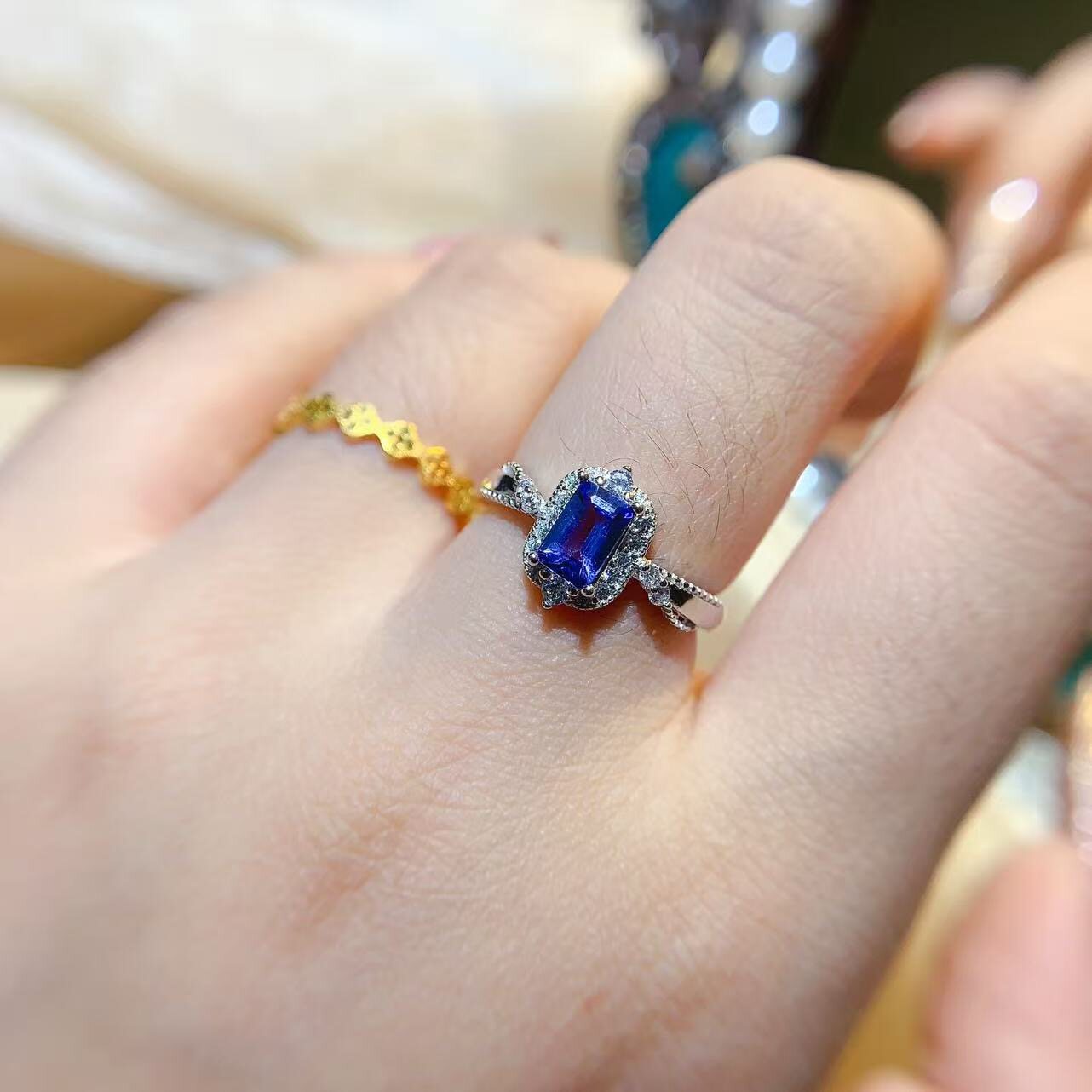 New natural tanzanite ring 925 silver gold plated main stone square 4*6mm fashionable and versatile living ring