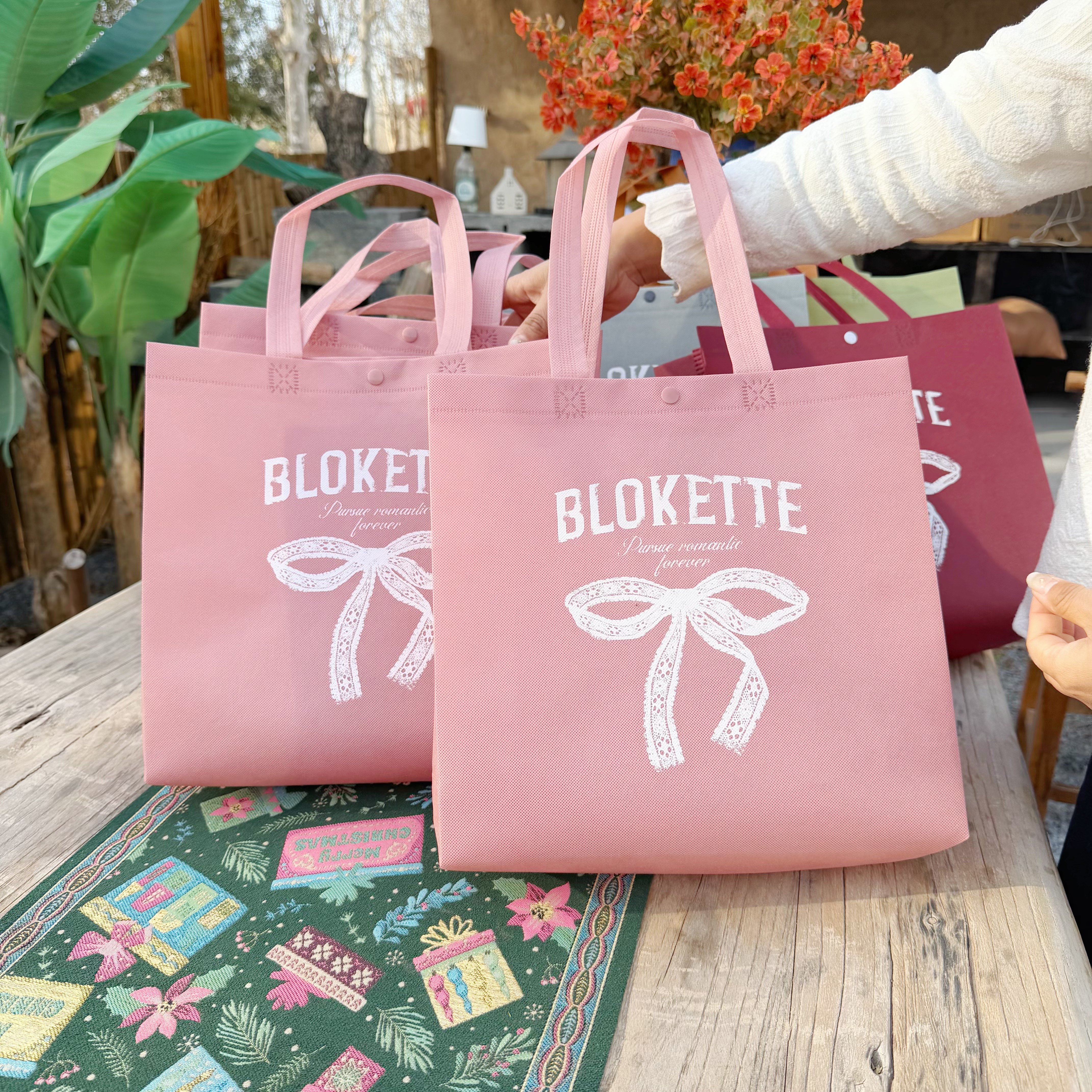 Elegant bow non-woven bag custom-made clothing store bag Internet celebrity hand-held women's shopping bag custom logo