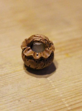 本命年红手绳招财桃核雕刻