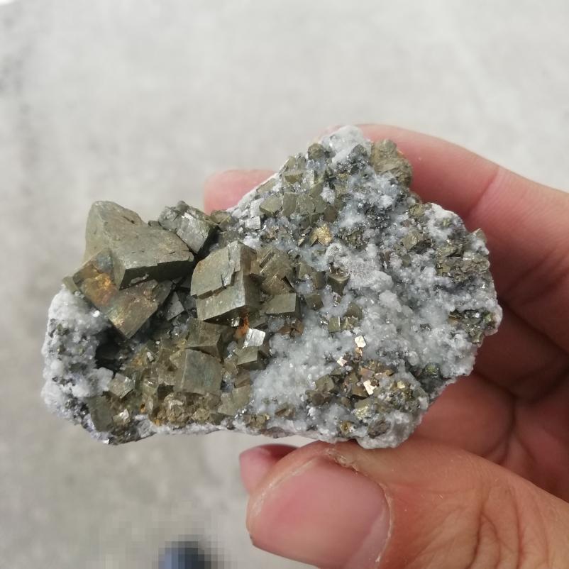 天然秘鲁黄铁矿原石立方体晶体小摆件招财矿石矿标-图0