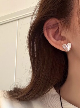 闪婚领证陆先生的宠妻日常查祎琛秦暖同款金属磨砂爱心耳钉女耳环