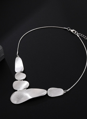 短剧脱下战袍穿现代钟熙江云轻同款金属片百搭几何项链高级锁骨