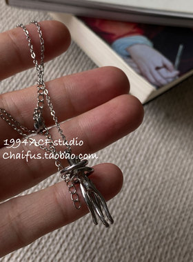 ins风极简拥抱火柴人钛钢项链